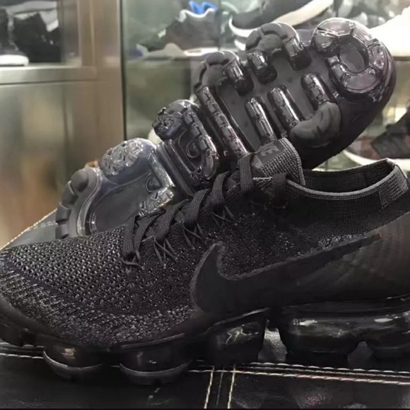 nike vapormax triple black mens